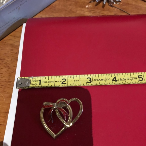 Double hearts with bow pin / brooch - Picture 1 of 2